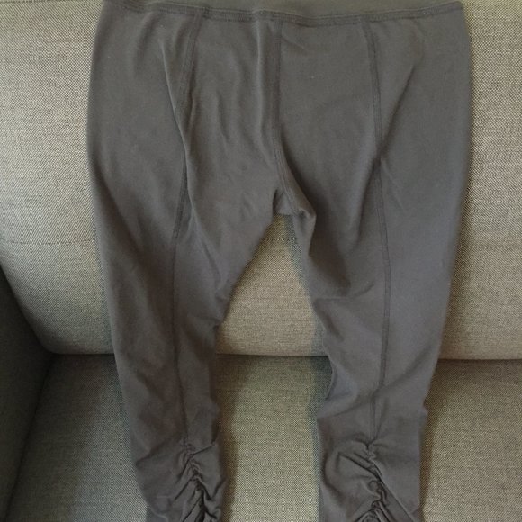 Beyond Yoga - Capri Leggings NEVER WORN - Picture 5 of 9